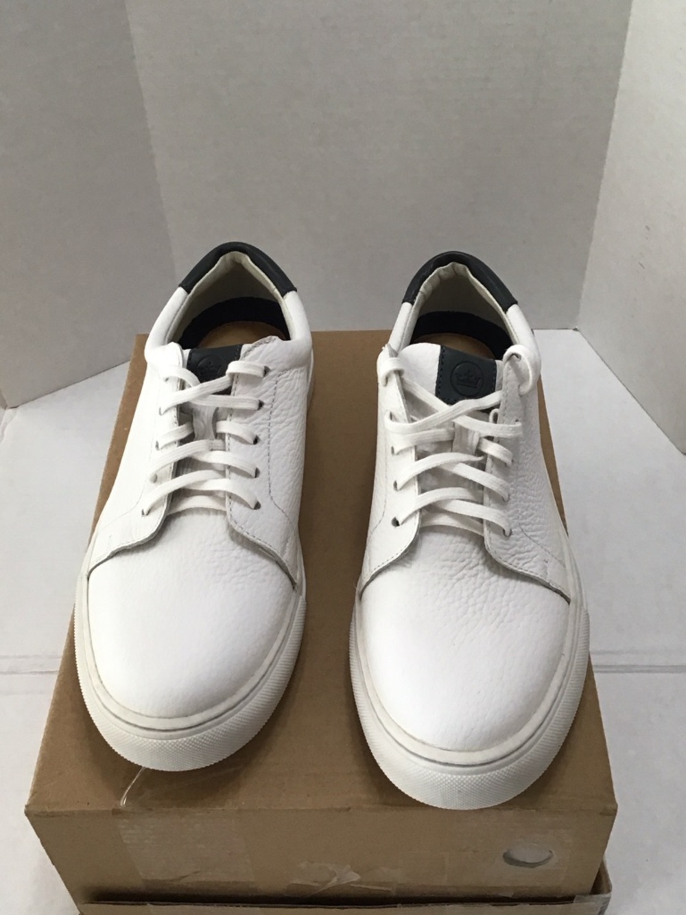 Peter Millar women's pebble grain leather sneakers white Sz 7.5